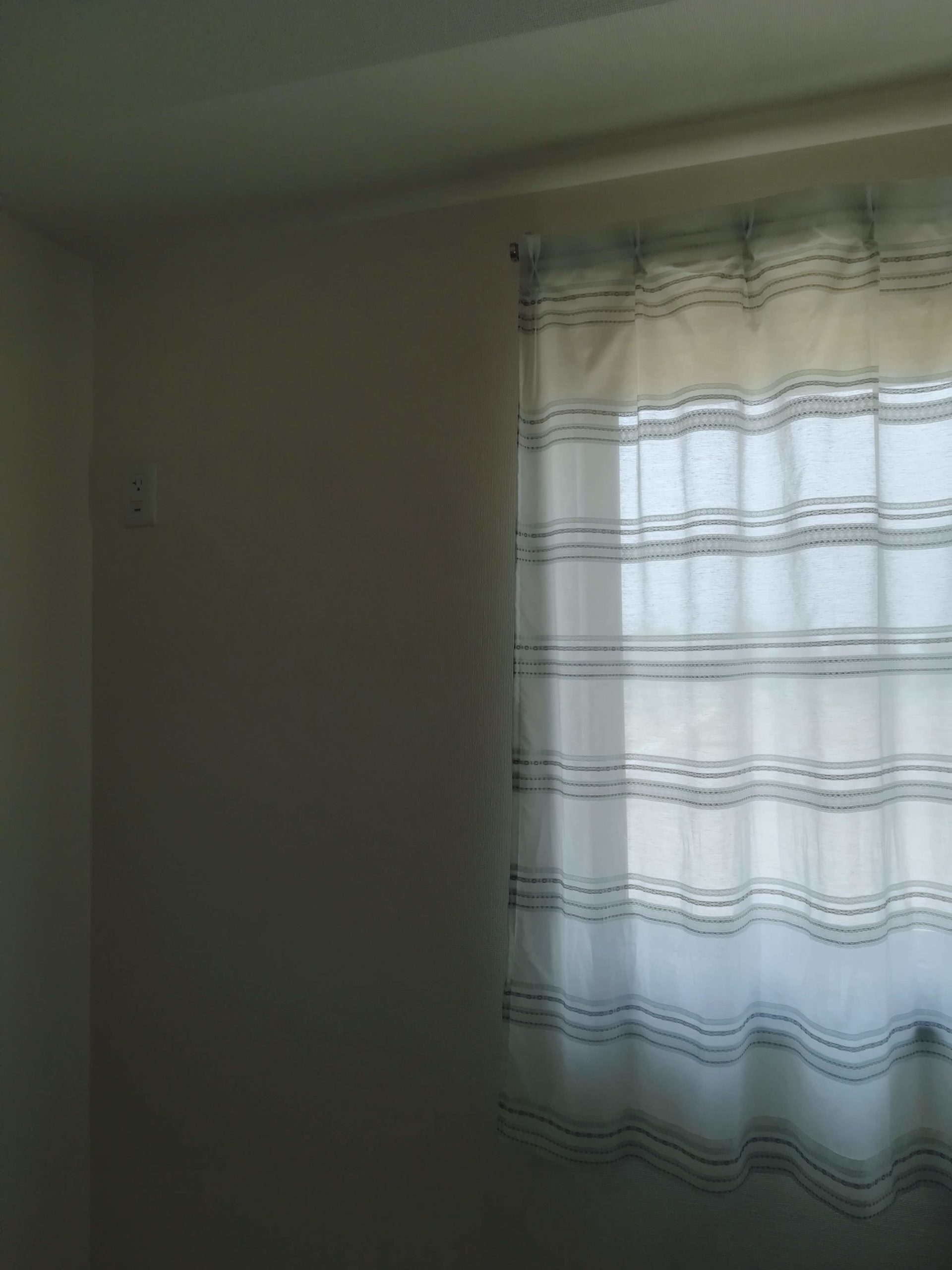 ハウスメーカーで提案された川島織物セルコンのカーテンを外注で安く手に入れました - 白い平屋の家を建てました
