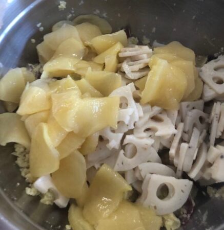 材料を混ぜる