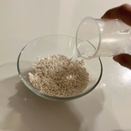 水を加える