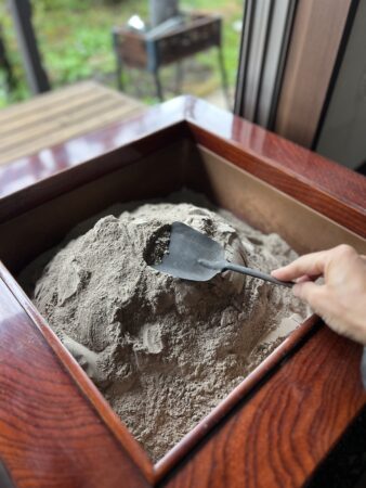 押し固めてならす